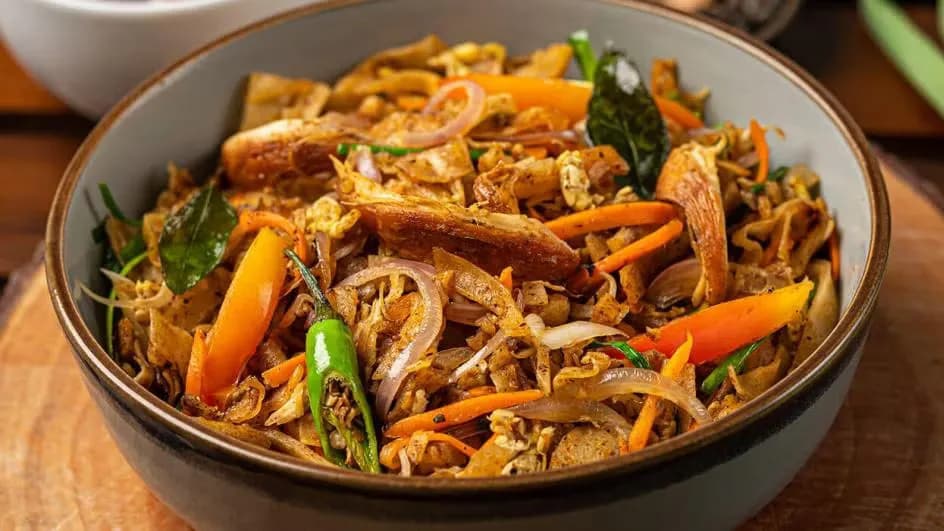8  Famous Sri Lankan Foods You Must Try Before You Leave
