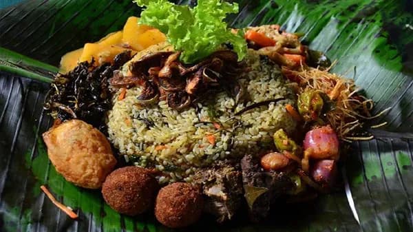 8  Famous Sri Lankan Foods You Must Try Before You Leave